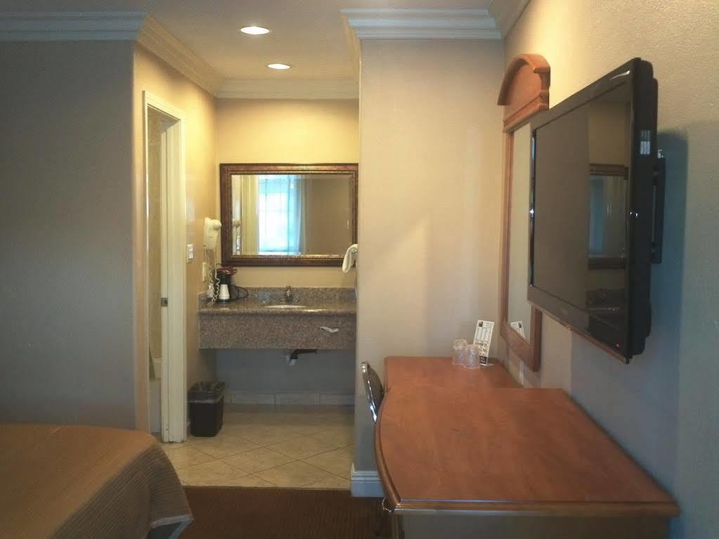Motel Hyland Nuys 2*